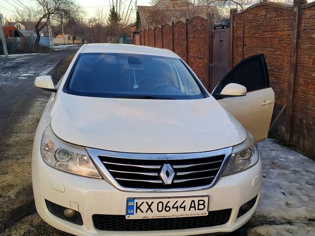 Білий Рено Латітьюд, об'ємом двигуна 2 л та пробігом 200 тис. км за 8000 $, фото 1 на Automoto.ua