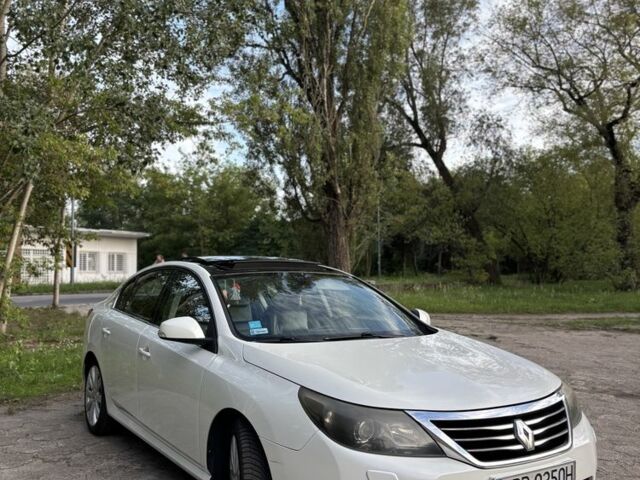 Белый Рено Латитьюд, объемом двигателя 2 л и пробегом 346 тыс. км за 6834 $, фото 1 на Automoto.ua
