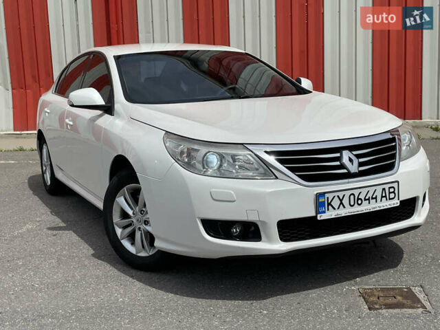 Белый Рено Латитьюд, объемом двигателя 2 л и пробегом 185 тыс. км за 7300 $, фото 1 на Automoto.ua