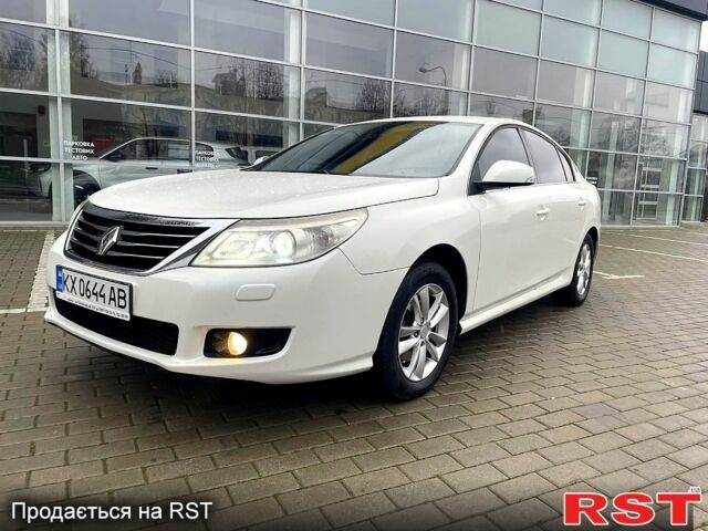 Белый Рено Латитьюд, объемом двигателя 2 л и пробегом 185 тыс. км за 6900 $, фото 1 на Automoto.ua