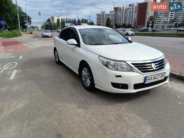 Белый Рено Латитьюд, объемом двигателя 2 л и пробегом 221 тыс. км за 7200 $, фото 1 на Automoto.ua
