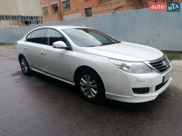 Білий Рено Латітьюд, об'ємом двигуна 2 л та пробігом 210 тис. км за 7300 $, фото 1 на Automoto.ua