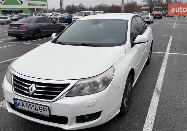 Білий Рено Латітьюд, об'ємом двигуна 2 л та пробігом 202 тис. км за 7900 $, фото 1 на Automoto.ua