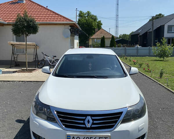 Белый Рено Латитьюд, объемом двигателя 2 л и пробегом 195 тыс. км за 8500 $, фото 1 на Automoto.ua