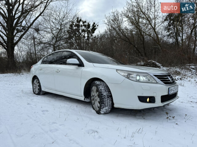 Білий Рено Латітьюд, об'ємом двигуна 2.5 л та пробігом 205 тис. км за 6800 $, фото 1 на Automoto.ua