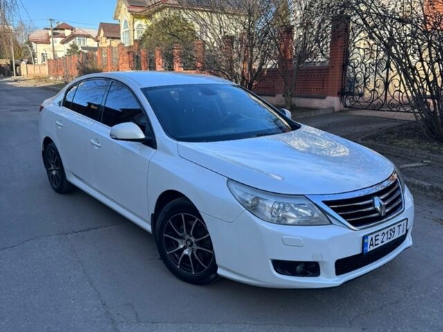 Білий Рено Латітьюд, об'ємом двигуна 2 л та пробігом 287 тис. км за 7000 $, фото 1 на Automoto.ua