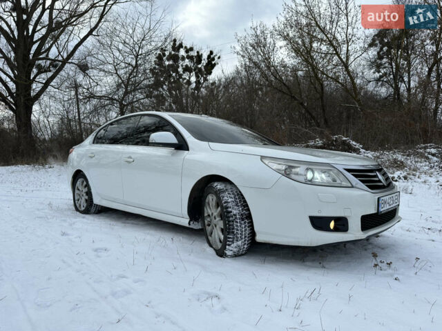 Білий Рено Латітьюд, об'ємом двигуна 2.5 л та пробігом 205 тис. км за 6800 $, фото 1 на Automoto.ua