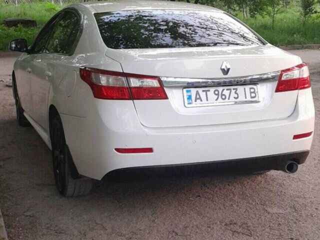 Белый Рено Латитьюд, объемом двигателя 2 л и пробегом 304 тыс. км за 9355 $, фото 1 на Automoto.ua