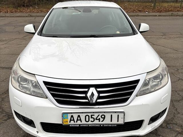 Белый Рено Латитьюд, объемом двигателя 2 л и пробегом 200 тыс. км за 7800 $, фото 1 на Automoto.ua