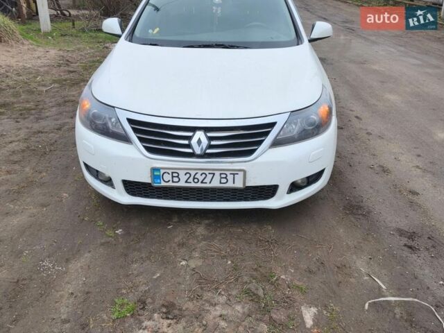 Белый Рено Латитьюд, объемом двигателя 2 л и пробегом 265 тыс. км за 7000 $, фото 1 на Automoto.ua