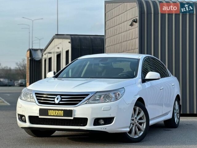 Білий Рено Латітьюд, об'ємом двигуна 2.5 л та пробігом 171 тис. км за 7950 $, фото 1 на Automoto.ua