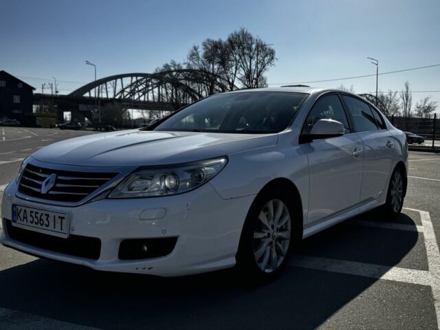 Белый Рено Латитьюд, объемом двигателя 2.5 л и пробегом 171 тыс. км за 8000 $, фото 1 на Automoto.ua