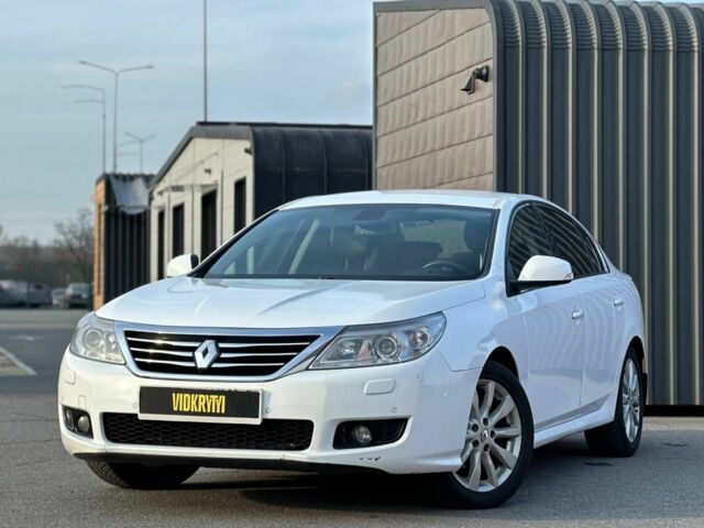 Белый Рено Латитьюд, объемом двигателя 2.5 л и пробегом 171 тыс. км за 7950 $, фото 1 на Automoto.ua