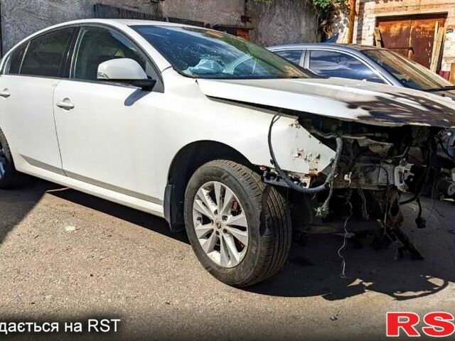 Білий Рено Латітьюд, об'ємом двигуна 2 л та пробігом 120 тис. км за 2000 $, фото 1 на Automoto.ua