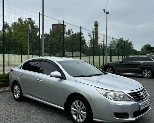 Серый Рено Латитьюд, объемом двигателя 2.5 л и пробегом 220 тыс. км за 7200 $, фото 1 на Automoto.ua