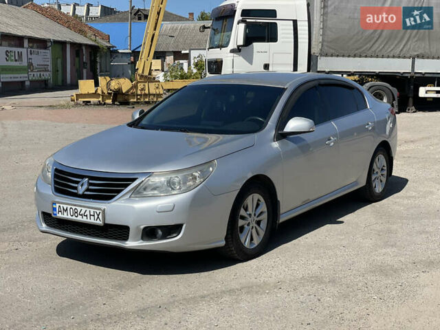 Серый Рено Латитьюд, объемом двигателя 2.5 л и пробегом 268 тыс. км за 6950 $, фото 1 на Automoto.ua