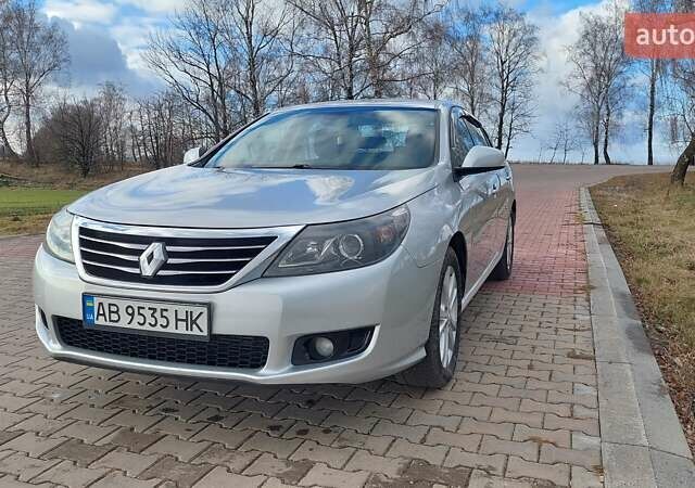 Серый Рено Латитьюд, объемом двигателя 2 л и пробегом 320 тыс. км за 7700 $, фото 1 на Automoto.ua