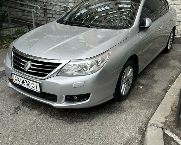 Серый Рено Латитьюд, объемом двигателя 2 л и пробегом 188 тыс. км за 9000 $, фото 1 на Automoto.ua