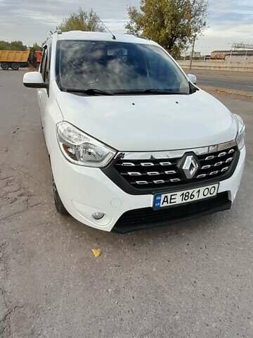 Белый Рено Лоджи, объемом двигателя 1.5 л и пробегом 170 тыс. км за 11700 $, фото 1 на Automoto.ua