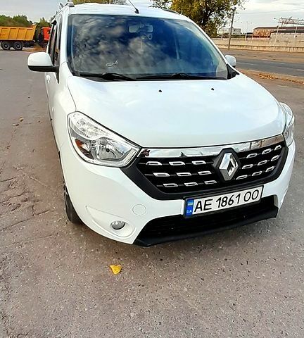 Білий Рено Лоджі, об'ємом двигуна 1.5 л та пробігом 170 тис. км за 11700 $, фото 1 на Automoto.ua