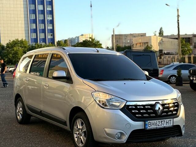 Серый Рено Лоджи, объемом двигателя 1.5 л и пробегом 215 тыс. км за 9800 $, фото 1 на Automoto.ua