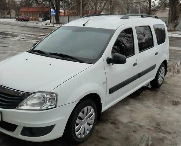 Белый Рено Логан МСВ, объемом двигателя 1.6 л и пробегом 227 тыс. км за 5600 $, фото 1 на Automoto.ua