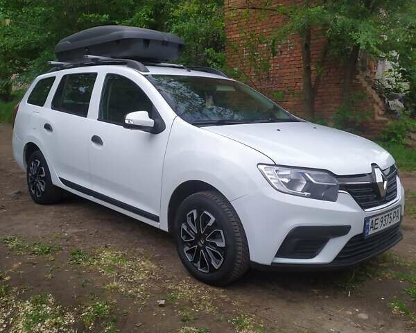 Белый Рено Логан МСВ, объемом двигателя 1.5 л и пробегом 165 тыс. км за 7700 $, фото 1 на Automoto.ua