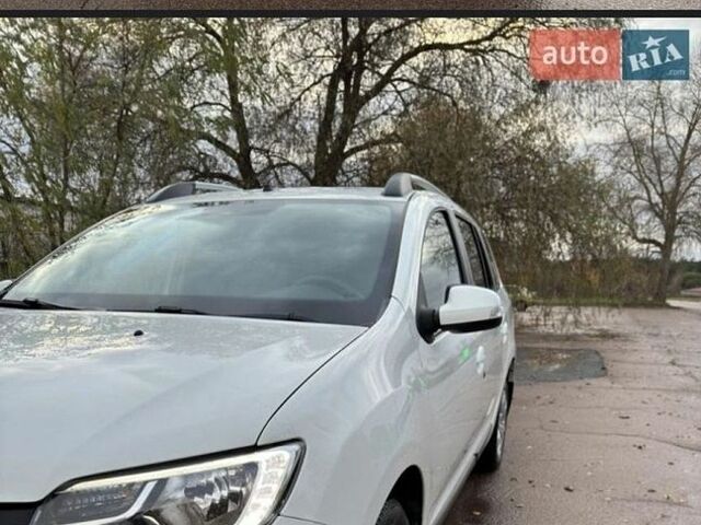 Белый Рено Логан МСВ, объемом двигателя 0.9 л и пробегом 77 тыс. км за 4000 $, фото 1 на Automoto.ua