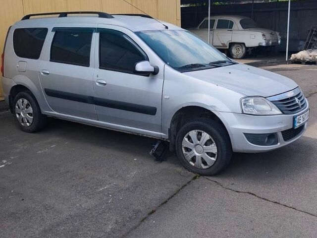 Серый Рено Логан МСВ, объемом двигателя 1.6 л и пробегом 250 тыс. км за 5500 $, фото 1 на Automoto.ua