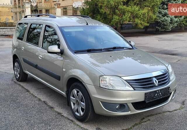 Серый Рено Логан МСВ, объемом двигателя 1.6 л и пробегом 146 тыс. км за 5900 $, фото 1 на Automoto.ua