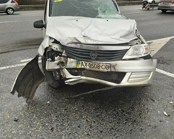 Серый Рено Логан МСВ, объемом двигателя 1.5 л и пробегом 200 тыс. км за 1500 $, фото 1 на Automoto.ua