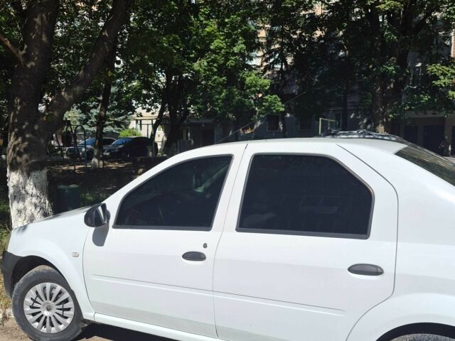 Білий Рено Логан, об'ємом двигуна 1.4 л та пробігом 340 тис. км за 2990 $, фото 1 на Automoto.ua