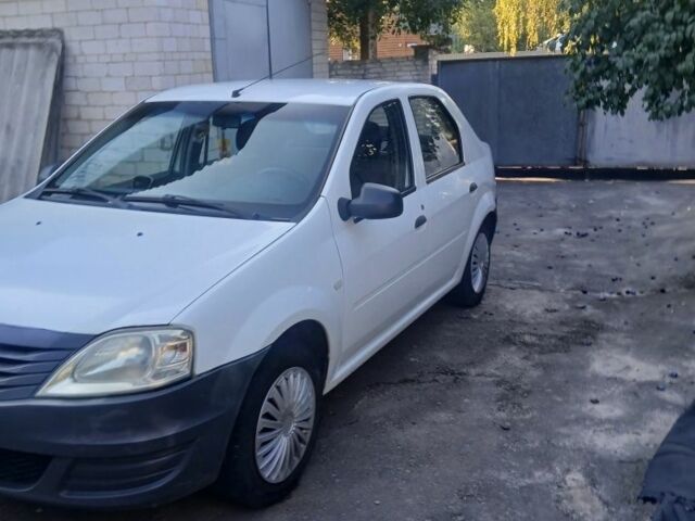 Белый Рено Логан, объемом двигателя 1.4 л и пробегом 260 тыс. км за 4100 $, фото 1 на Automoto.ua
