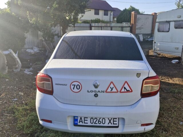 Білий Рено Логан, об'ємом двигуна 1.1 л та пробігом 392 тис. км за 1500 $, фото 1 на Automoto.ua