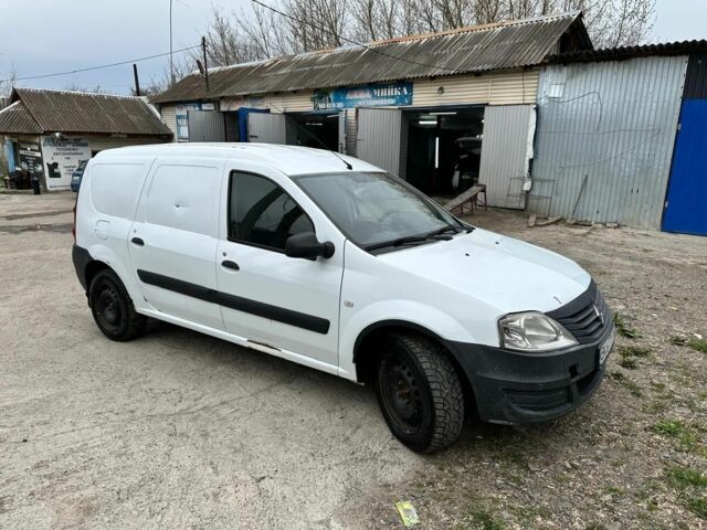 Белый Рено Логан, объемом двигателя 5 л и пробегом 280 тыс. км за 168000 $, фото 1 на Automoto.ua