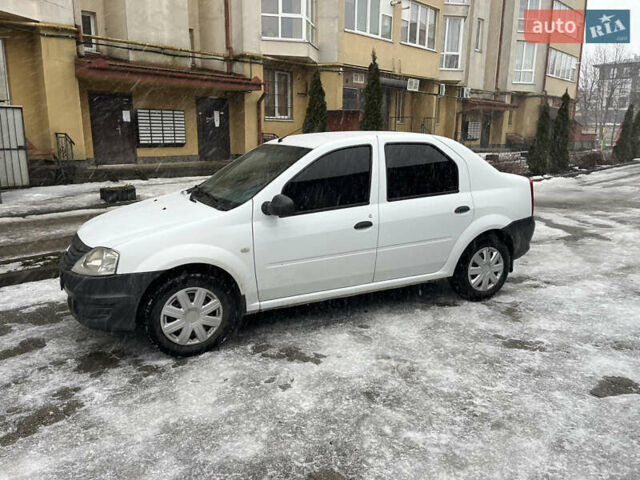 Белый Рено Логан, объемом двигателя 1.39 л и пробегом 240 тыс. км за 3300 $, фото 1 на Automoto.ua