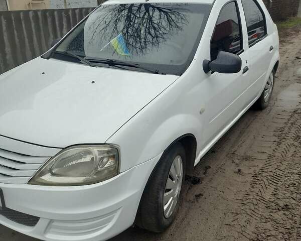 Белый Рено Логан, объемом двигателя 1.39 л и пробегом 276 тыс. км за 2950 $, фото 1 на Automoto.ua