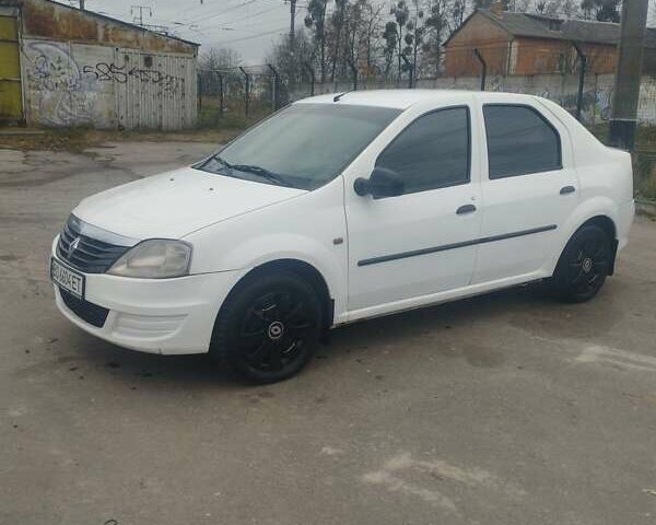 Белый Рено Логан, объемом двигателя 1.39 л и пробегом 280 тыс. км за 3500 $, фото 1 на Automoto.ua