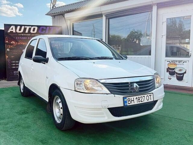 Білий Рено Логан, об'ємом двигуна 1.4 л та пробігом 300 тис. км за 1900 $, фото 1 на Automoto.ua