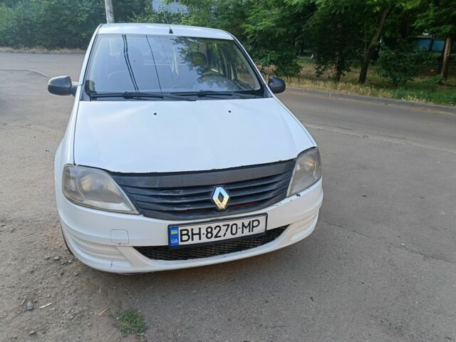 Белый Рено Логан, объемом двигателя 1.4 л и пробегом 300 тыс. км за 3200 $, фото 1 на Automoto.ua