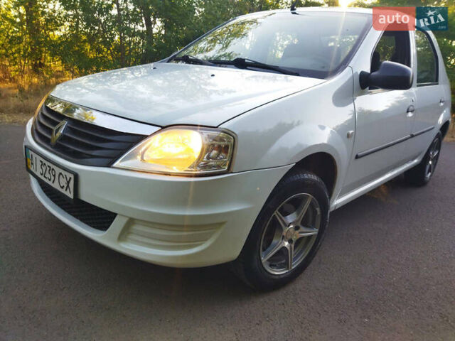 Рено Логан 2011 в Одессе на Automoto.ua Белый Рено Логан, объемом двигателя 0 л и пробегом 220 тыс. км за 3700 $, фото 1 на Automoto.ua