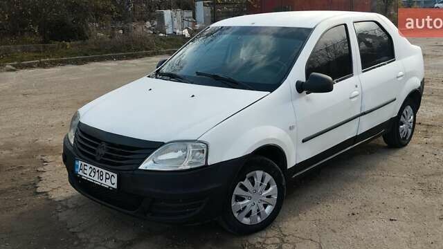 Білий Рено Логан, об'ємом двигуна 1.39 л та пробігом 670 тис. км за 1750 $, фото 1 на Automoto.ua