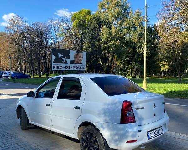Белый Рено Логан, объемом двигателя 1.4 л и пробегом 420 тыс. км за 2500 $, фото 1 на Automoto.ua