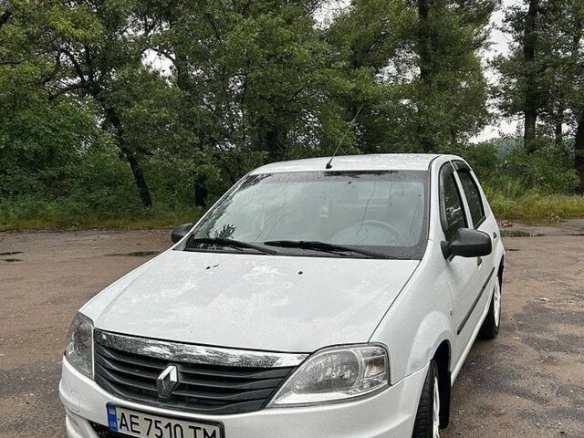 Белый Рено Логан, объемом двигателя 1.39 л и пробегом 450 тыс. км за 2900 $, фото 1 на Automoto.ua