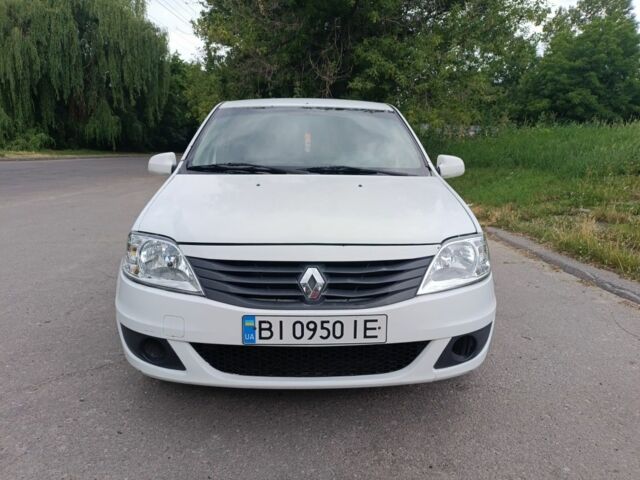 Белый Рено Логан, объемом двигателя 1.4 л и пробегом 246 тыс. км за 2500 $, фото 1 на Automoto.ua