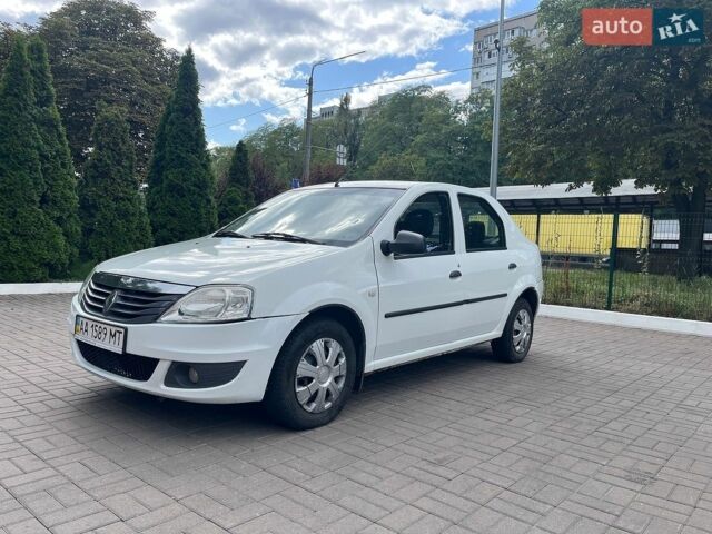 Белый Рено Логан, объемом двигателя 1.4 л и пробегом 230 тыс. км за 2999 $, фото 1 на Automoto.ua