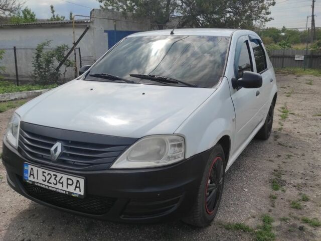 Белый Рено Логан, объемом двигателя 1.4 л и пробегом 250 тыс. км за 3000 $, фото 1 на Automoto.ua