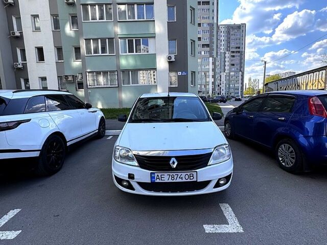 Белый Рено Логан, объемом двигателя 1.4 л и пробегом 105 тыс. км за 2500 $, фото 1 на Automoto.ua