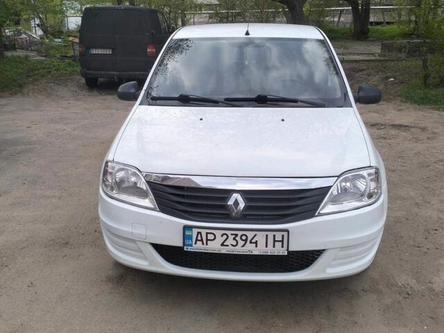Білий Рено Логан, об'ємом двигуна 1.39 л та пробігом 300 тис. км за 3300 $, фото 1 на Automoto.ua
