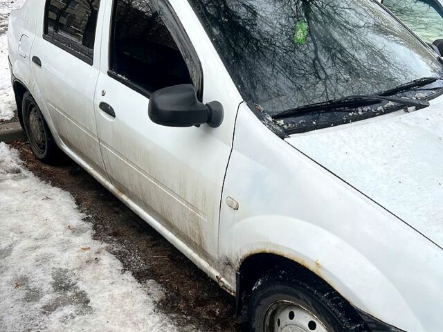 Білий Рено Логан, об'ємом двигуна 1.4 л та пробігом 357 тис. км за 2100 $, фото 1 на Automoto.ua